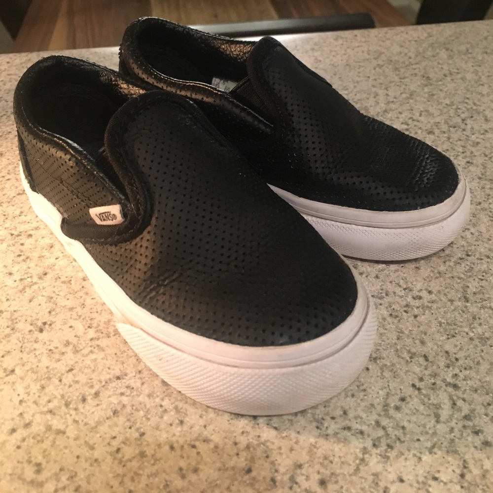 Toddler PERF LEATHER slip-on ✨