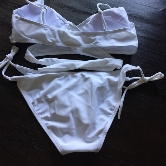 ‼️LAST ONE! Size Medium‼️White Wrap Around Bikini - Picture 3 of 3