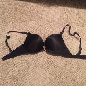32 B Victoria secret push up.