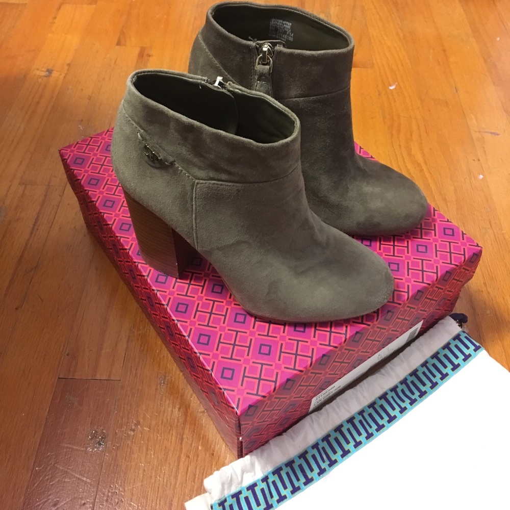 EUC Tory Burch Fullton suede bootie size 8