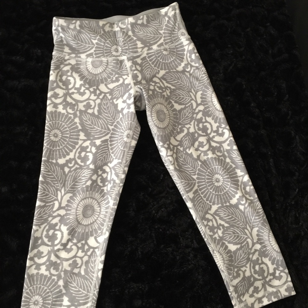 Lululemon Wunder Unders, crop