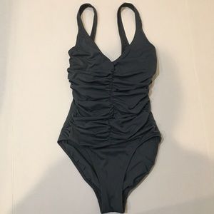 Lisa Curran Slimming gray one pc Swimsuit sz 6 8