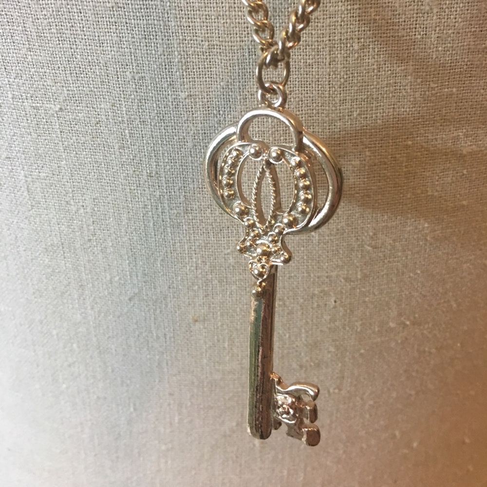 SALE! 🌷4 for $20🌷Romantic Three Strand Necklace - Picture 4 of 5