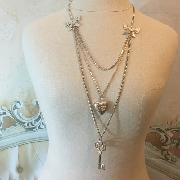 Jewelry - SALE! 🌷4 for $20🌷Romantic Three Strand Necklace