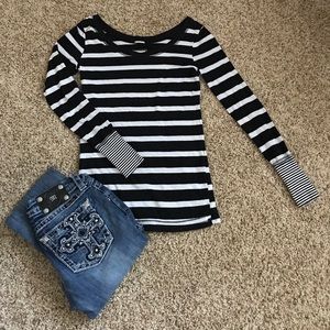 🌺🌸Long sleeve black and white striped shirt🌸🌺