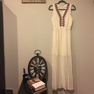 Alya Maxi Dress