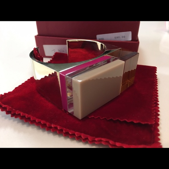 Salvatore Ferragamo Lucite Gold Cuff - Picture 5 of 7