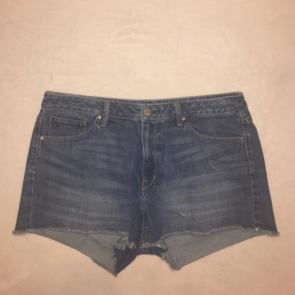 GAP slim cut-off shorts!