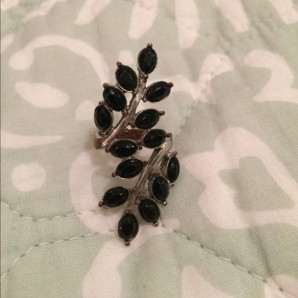 Black stone leafy wrap ring