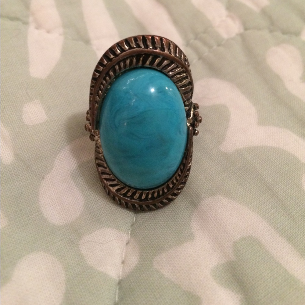 Turquoise ring with leaf border