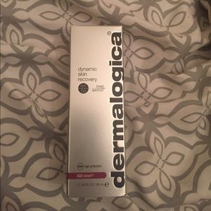 Dynamic Skin Recovery SPF 50