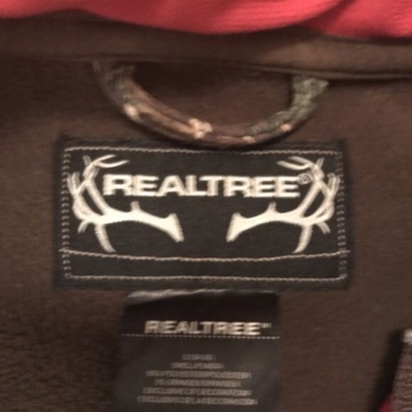 Realtree hard shell jacket - Picture 2 of 4