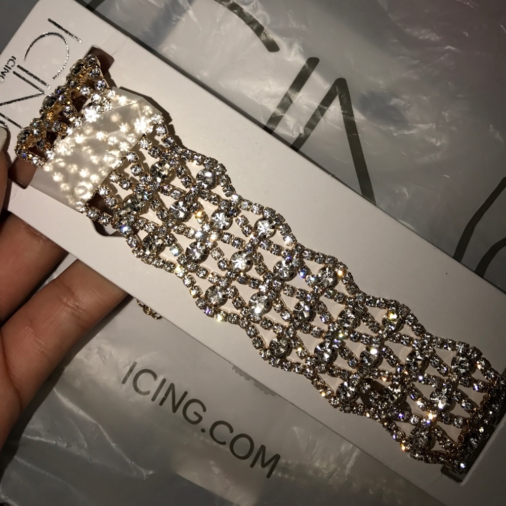 Gold diamond choker necklace