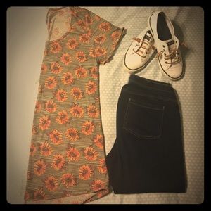 Lularoe Classic T NWT