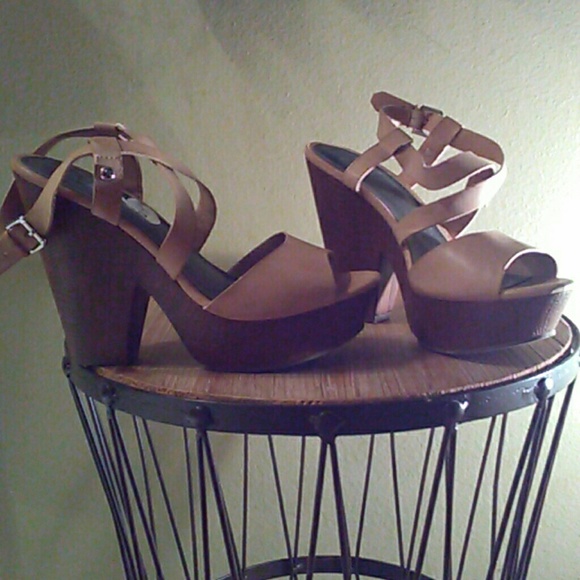 G by Guess Shoes - G by Guess sz 8.5M platform sandals