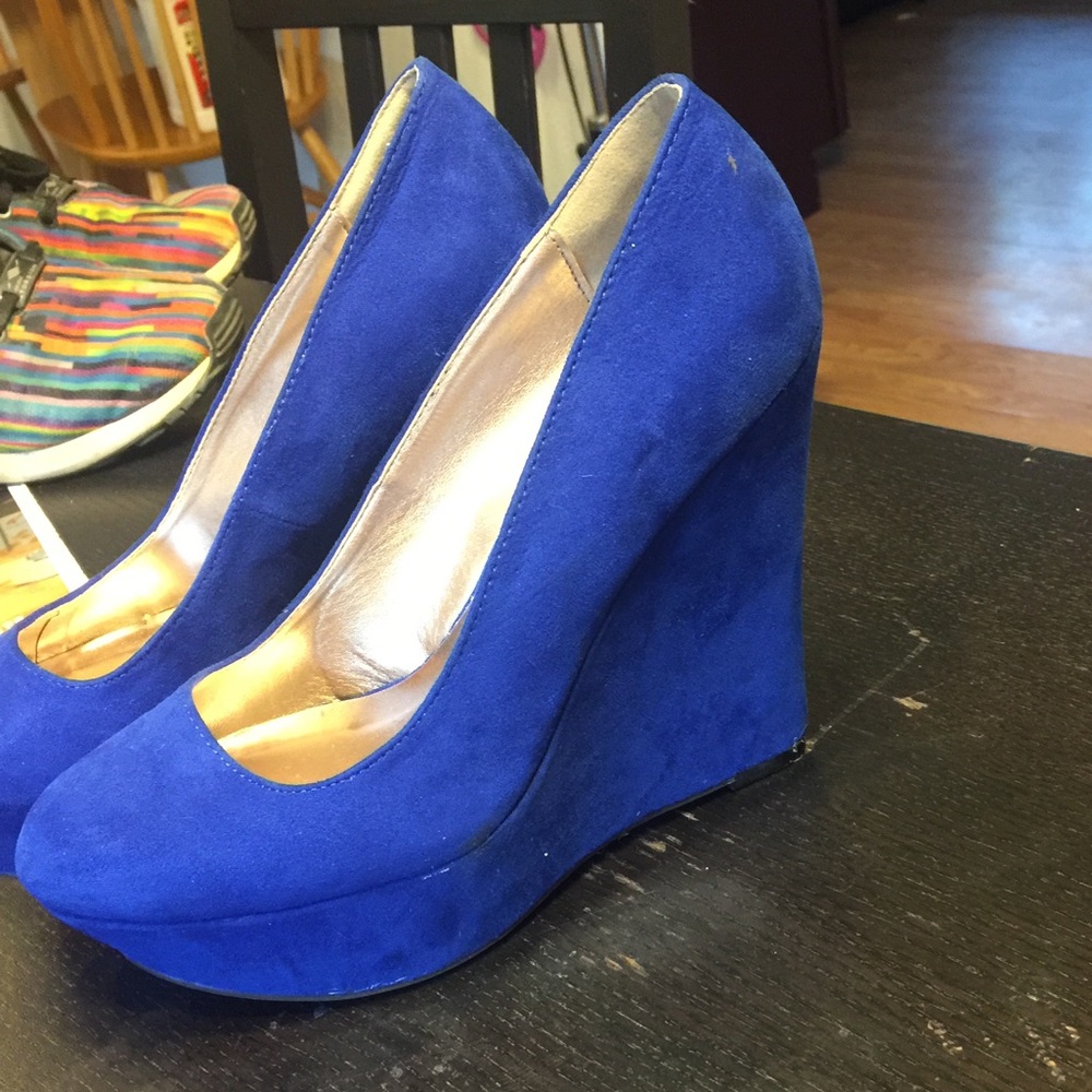 Love these royal blue wedges
