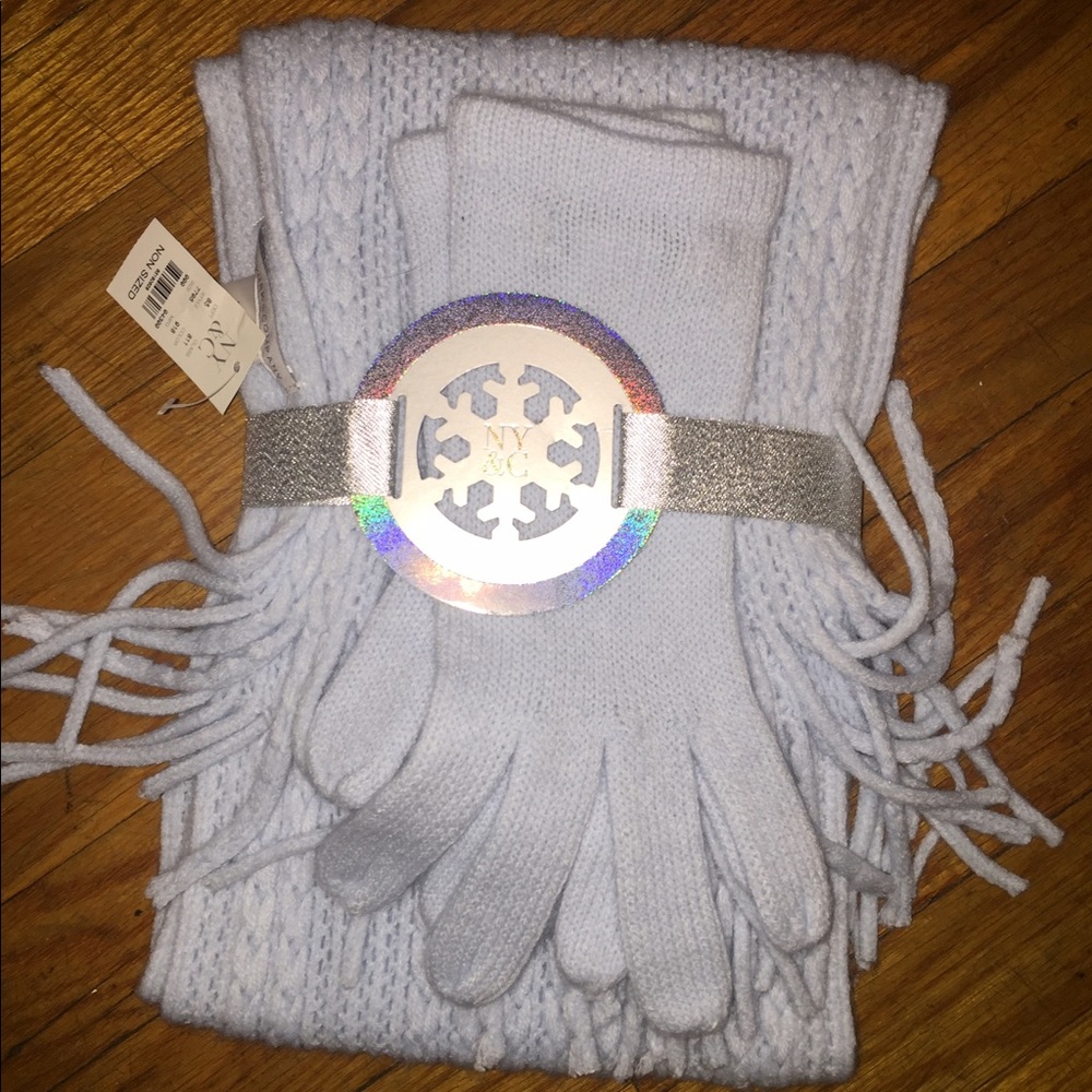 NWT New York & Company Scarf and Gloves Set