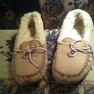 Ugg  moccasins chestnut tan sz 9