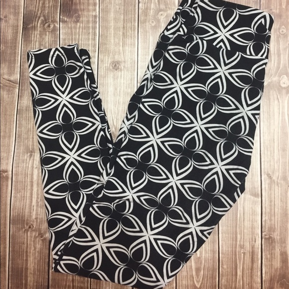 LuLaRoe Pants - LuLaRoe Black and White OS Leggings