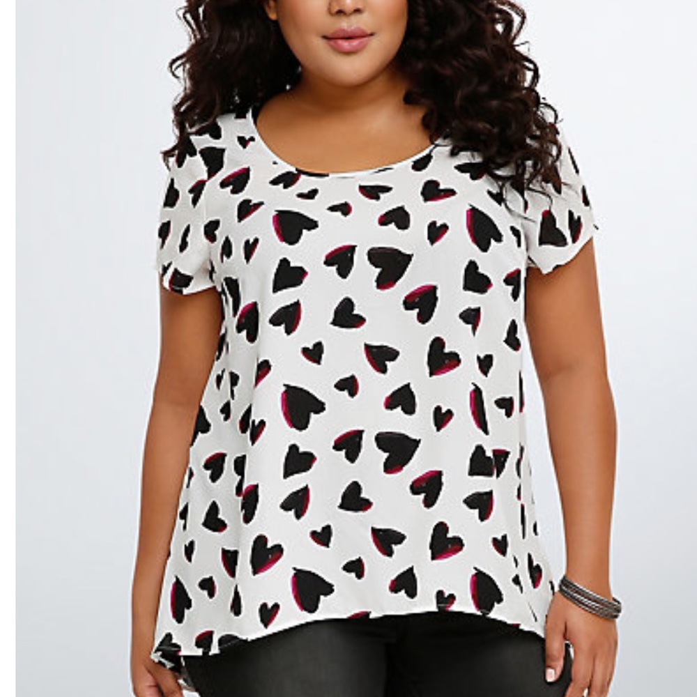 ONLY 1 LEFT💕NWT Heart Print Hi-Lo Blouse - Picture 3 of 4