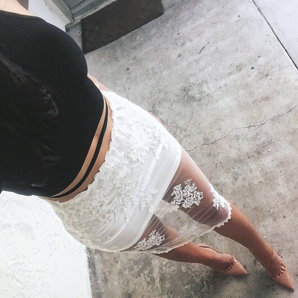 White Sheer Lace Detailed Slit Skirt