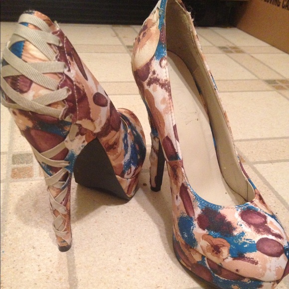 Shoes - Cute corset back pumps