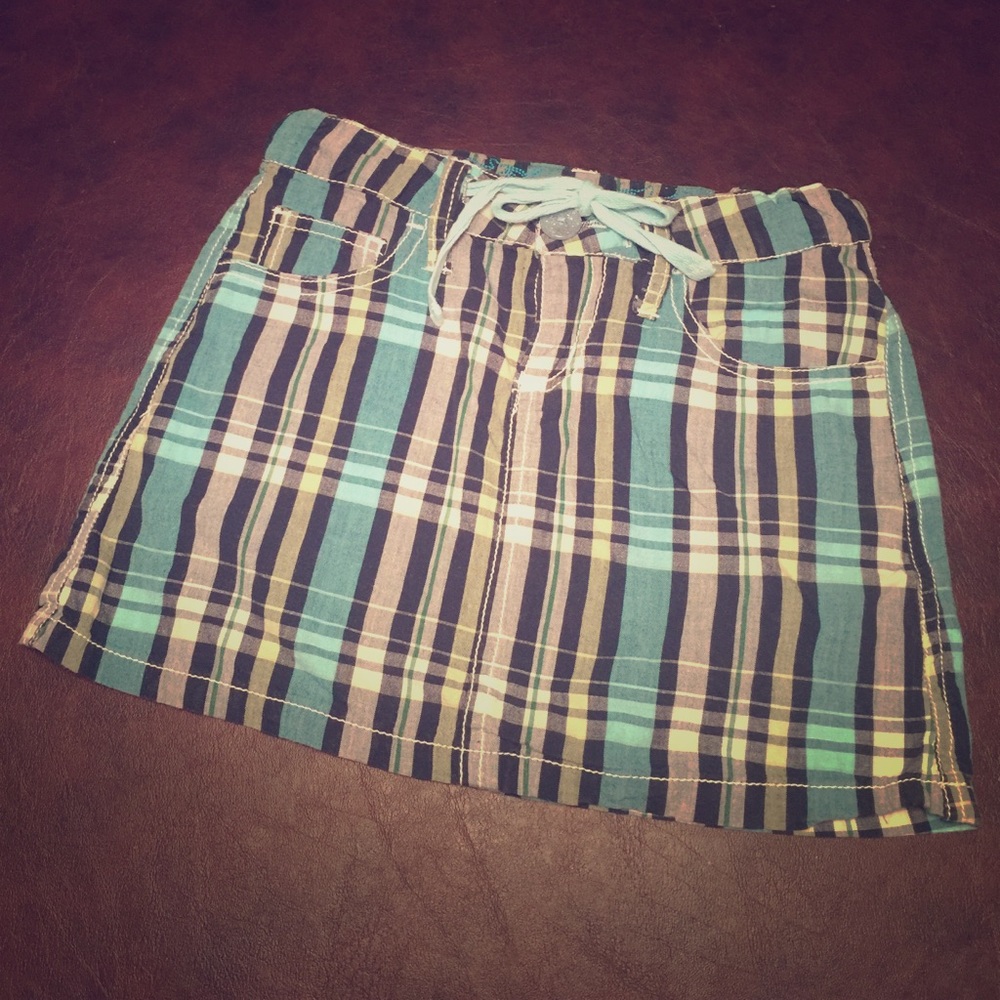 Girls plaid skirt.