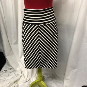 Torrid Black & White Chevron Skirt - size 1 BNWT