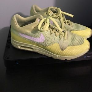 Nike air max size 9.