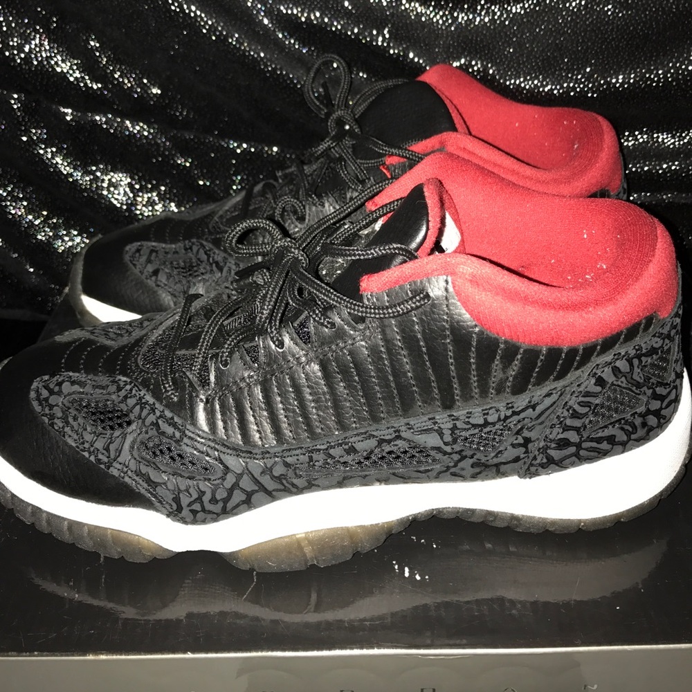 Air Jordan 11 Retro Low. Size 6.5