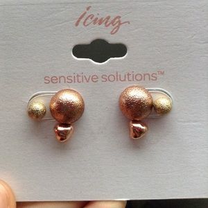 3 pairs of gold tone earrings bundle