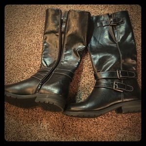 ** FLASH SALE ** Black boots