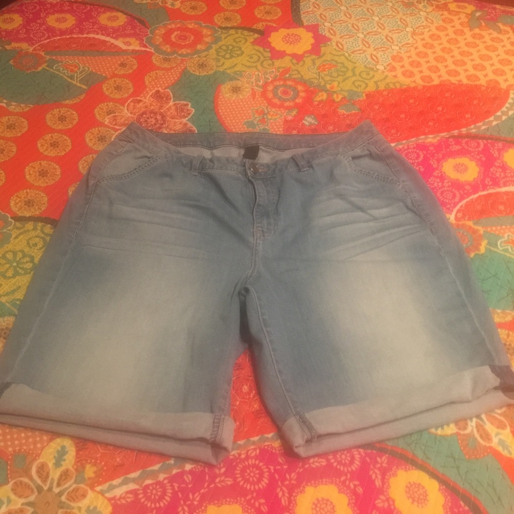🌻Lane Bryant Bermuda Shorts🌻