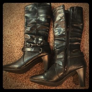 Black heeled boots