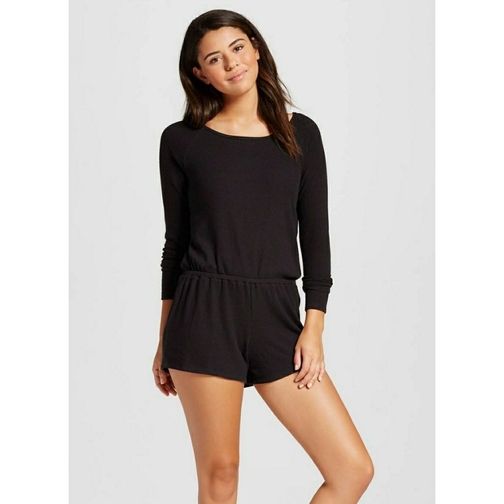 SOLD 💖 FLASH SALE 💖  Black Long Sleeve Romper - Picture 1 of 4