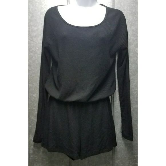 SOLD 💖 FLASH SALE 💖 Black Long Sleeve Romper - Picture 3 of 4