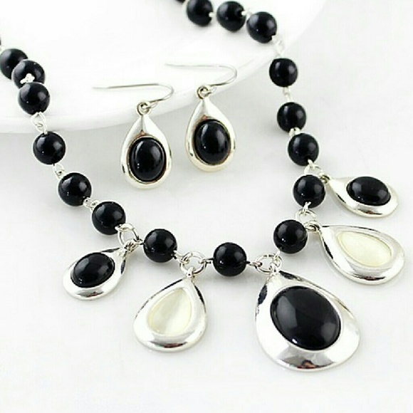 Jewelry - Necklace and Earrings Set