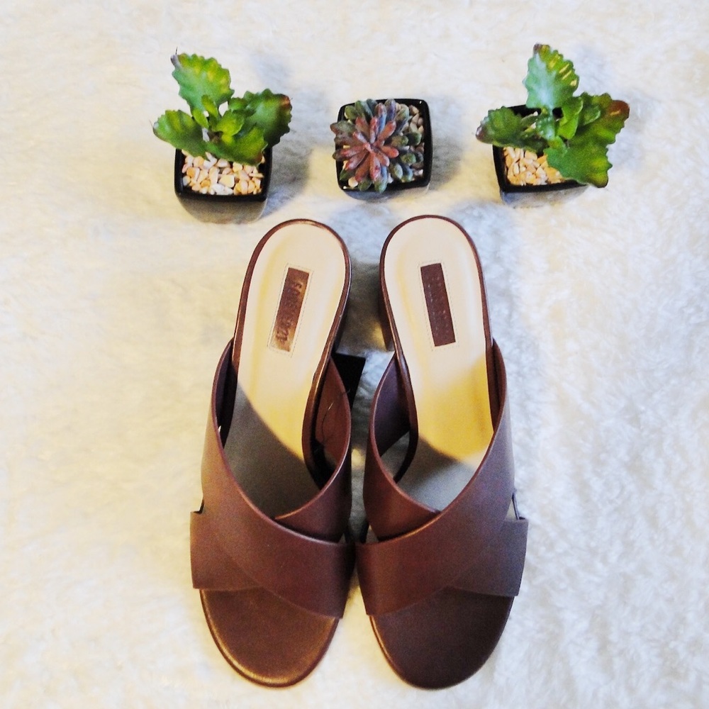 NWT medi heeled sandals