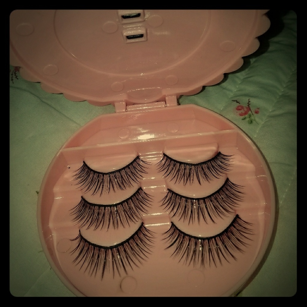 Lashes WITH case