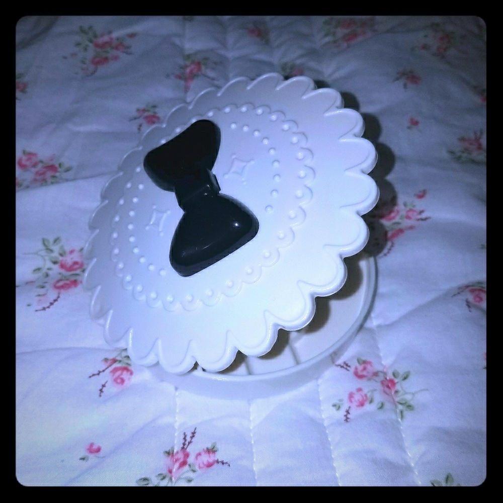 Eyelash case