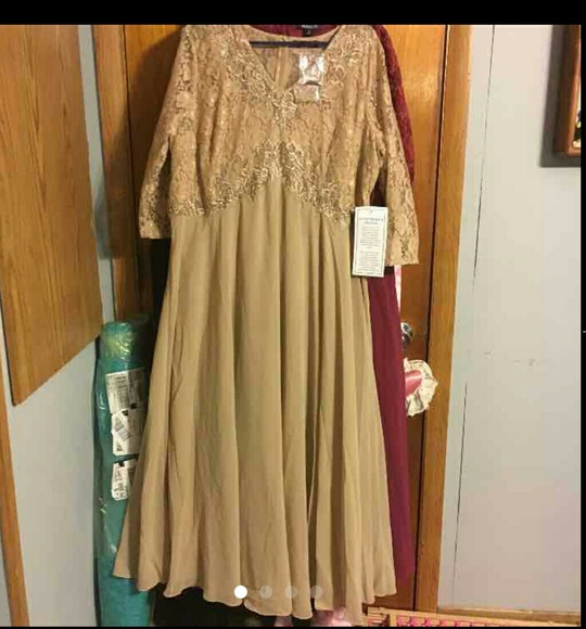 NWT ROAMANS FULL LENGHT GOWN SZ 18 - Picture 1 of 4