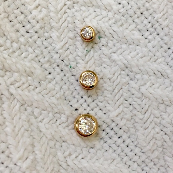 Jewelry - Solid 14k gold floating bezel set CZ 💎 necklace