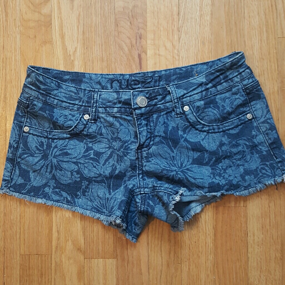 Like new Rue 21 floral pattern shorts