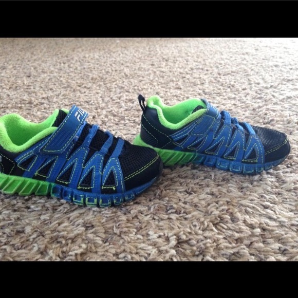 SALE: FILA blue toddler boy shoes,velcro, 7 - Picture 4 of 6