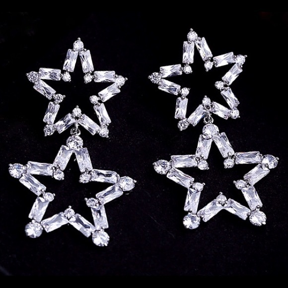 AUDREY EARRINGS || Star Earrings - Picture 1 of 1