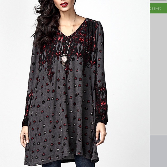 Tops - Charcoal abstract v-neck boyfriend tunic