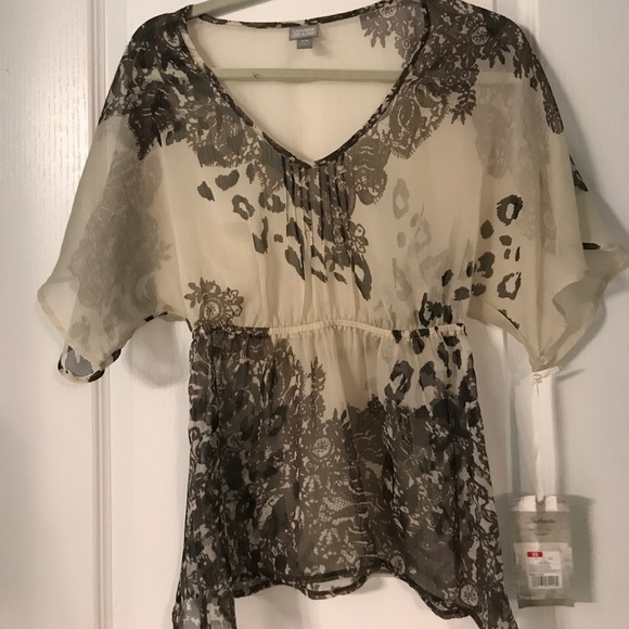NWT! Cream lightweight blouse - Picture 1 of 3