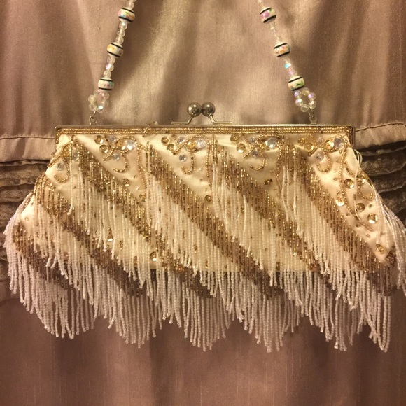 Beaded  clutch - Picture 1 of 3