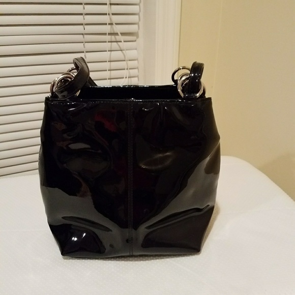 Boutique Handbags - New...Boutique bag!! A Steal!!!👜👝👛🕶