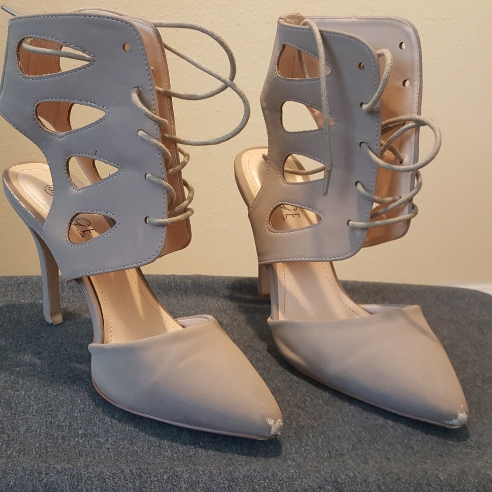 Size 9 beige caged heels
